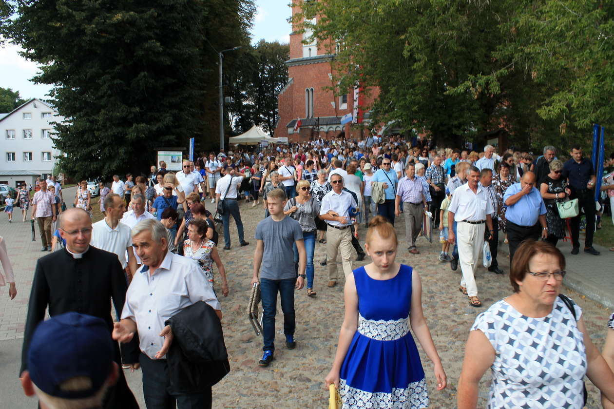 Tysiące pielgrzymów w Wąwolnicy (zdjęcie 14) - Autor: Radoslaw Szczęch