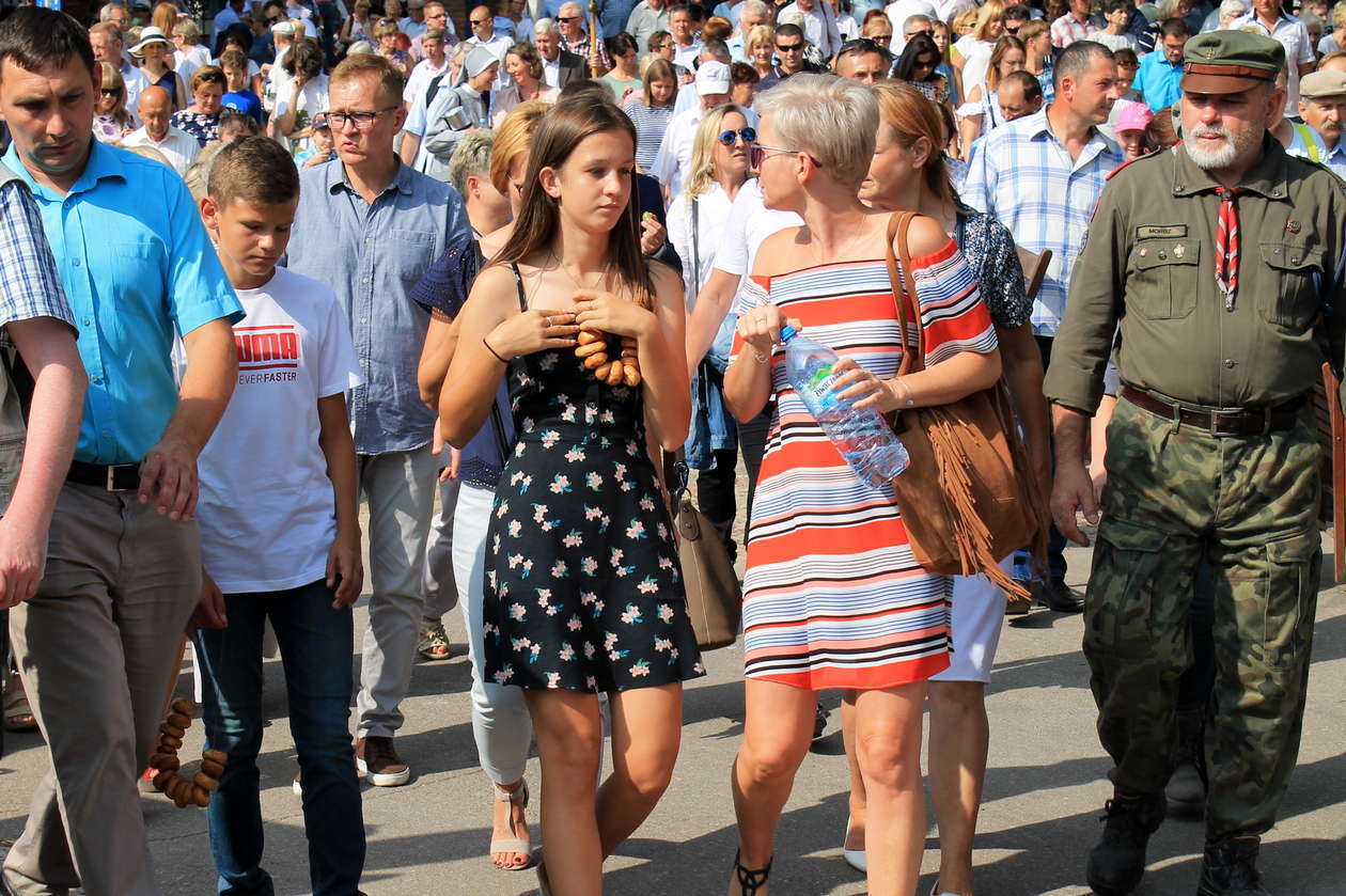  Tysiące pielgrzymów w Wąwolnicy (zdjęcie 2) - Autor: Radoslaw Szczęch