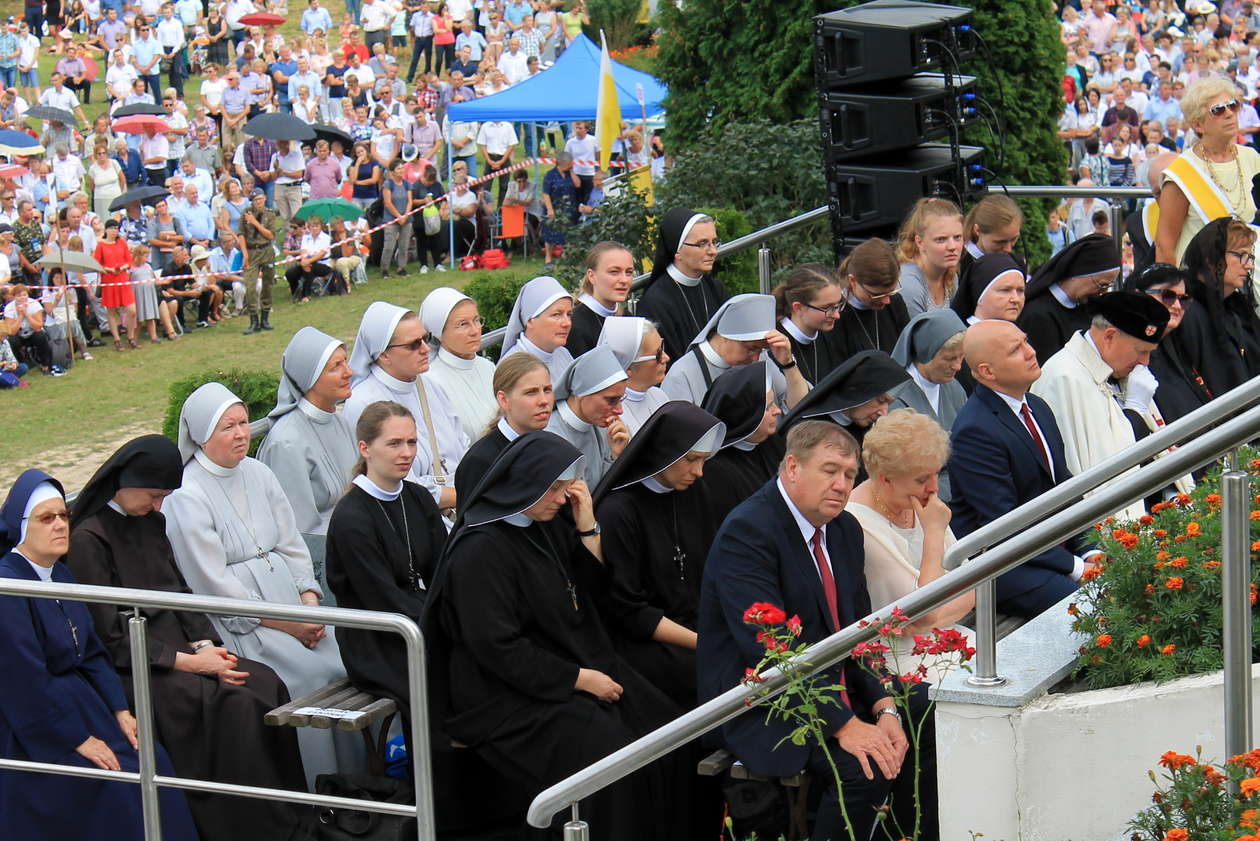  Tysiące pielgrzymów w Wąwolnicy (zdjęcie 30) - Autor: Radoslaw Szczęch