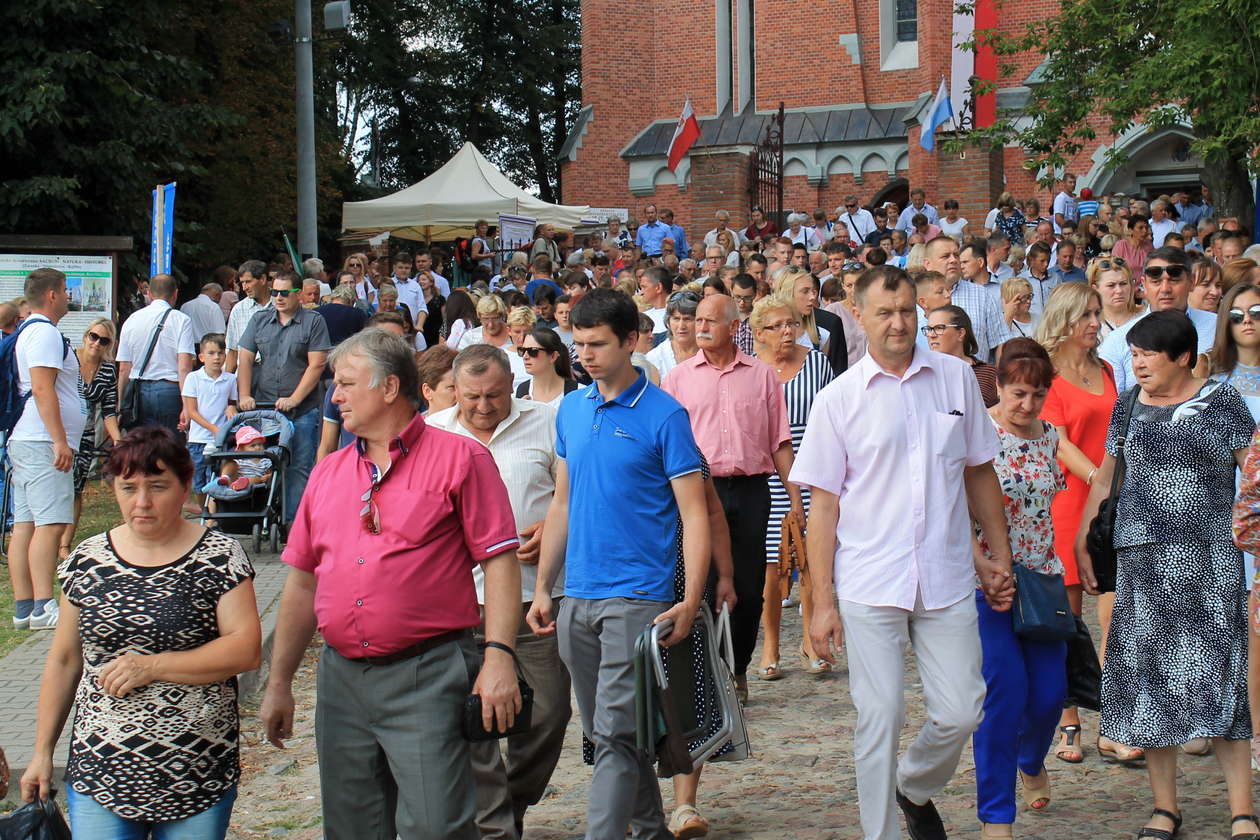 Tysiące pielgrzymów w Wąwolnicy (zdjęcie 15) - Autor: Radoslaw Szczęch
