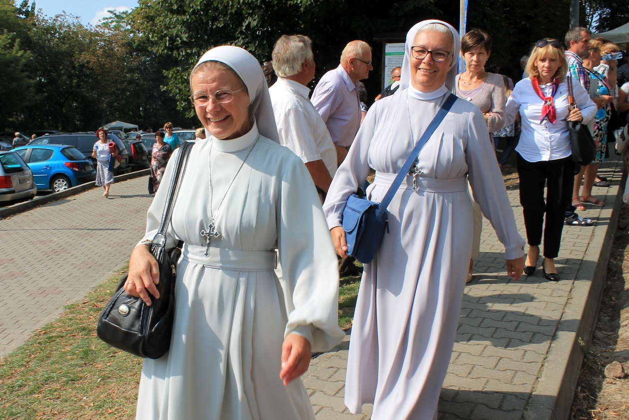  Tysiące pielgrzymów w Wąwolnicy (zdjęcie 13) - Autor: Radoslaw Szczęch