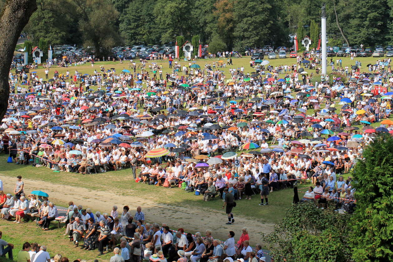  Tysiące pielgrzymów w Wąwolnicy (zdjęcie 31) - Autor: Radoslaw Szczęch