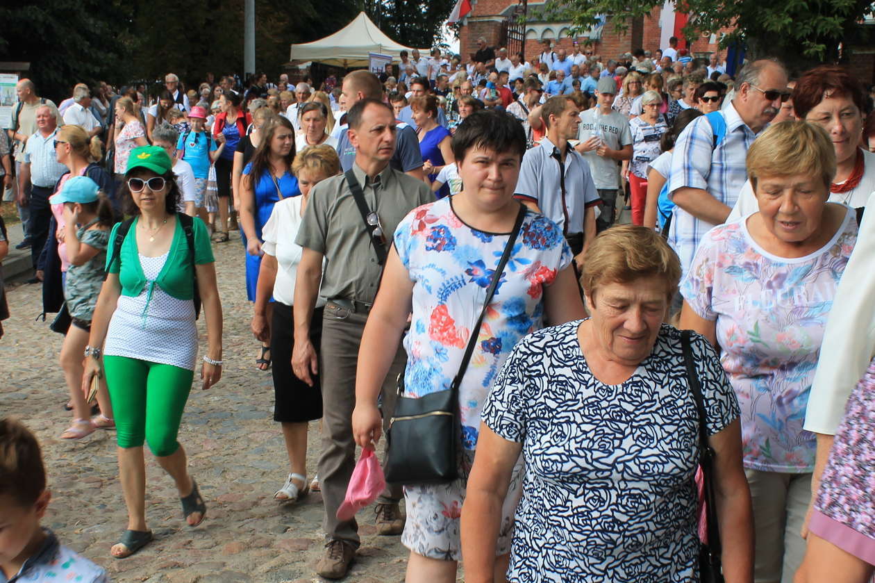  Tysiące pielgrzymów w Wąwolnicy (zdjęcie 18) - Autor: Radoslaw Szczęch