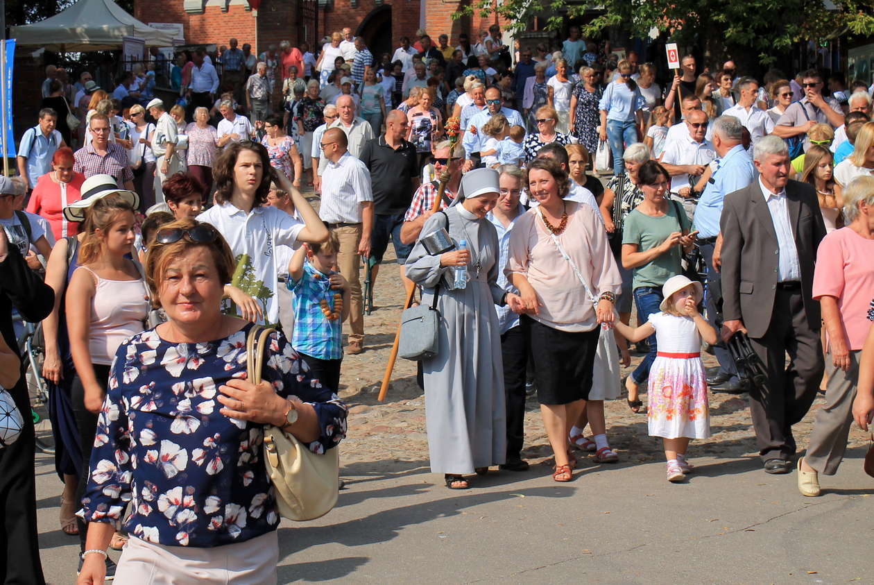  Tysiące pielgrzymów w Wąwolnicy (zdjęcie 3) - Autor: Radoslaw Szczęch