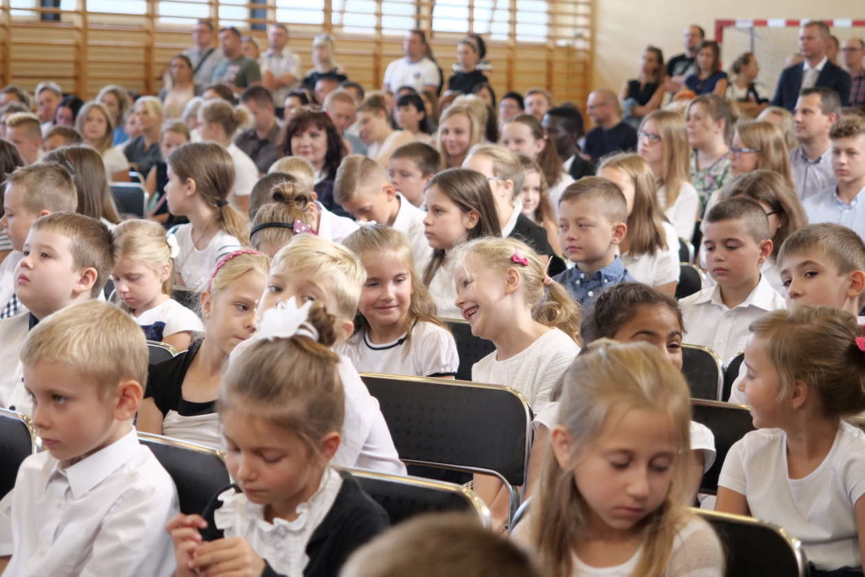  Rozpoczęcie roku szkolnego w Szkole Podstawowej nr 5 (zdjęcie 13) - Autor: Macziej Kaczanowski