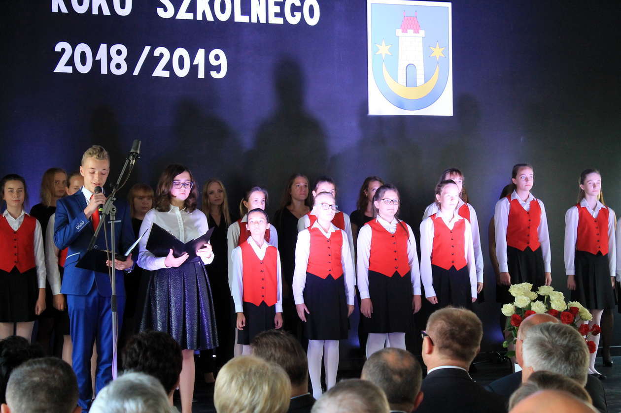  Wojewódzka inauguracja nowego roku szkolnego  (zdjęcie 2) - Autor: Radosław Szczęch