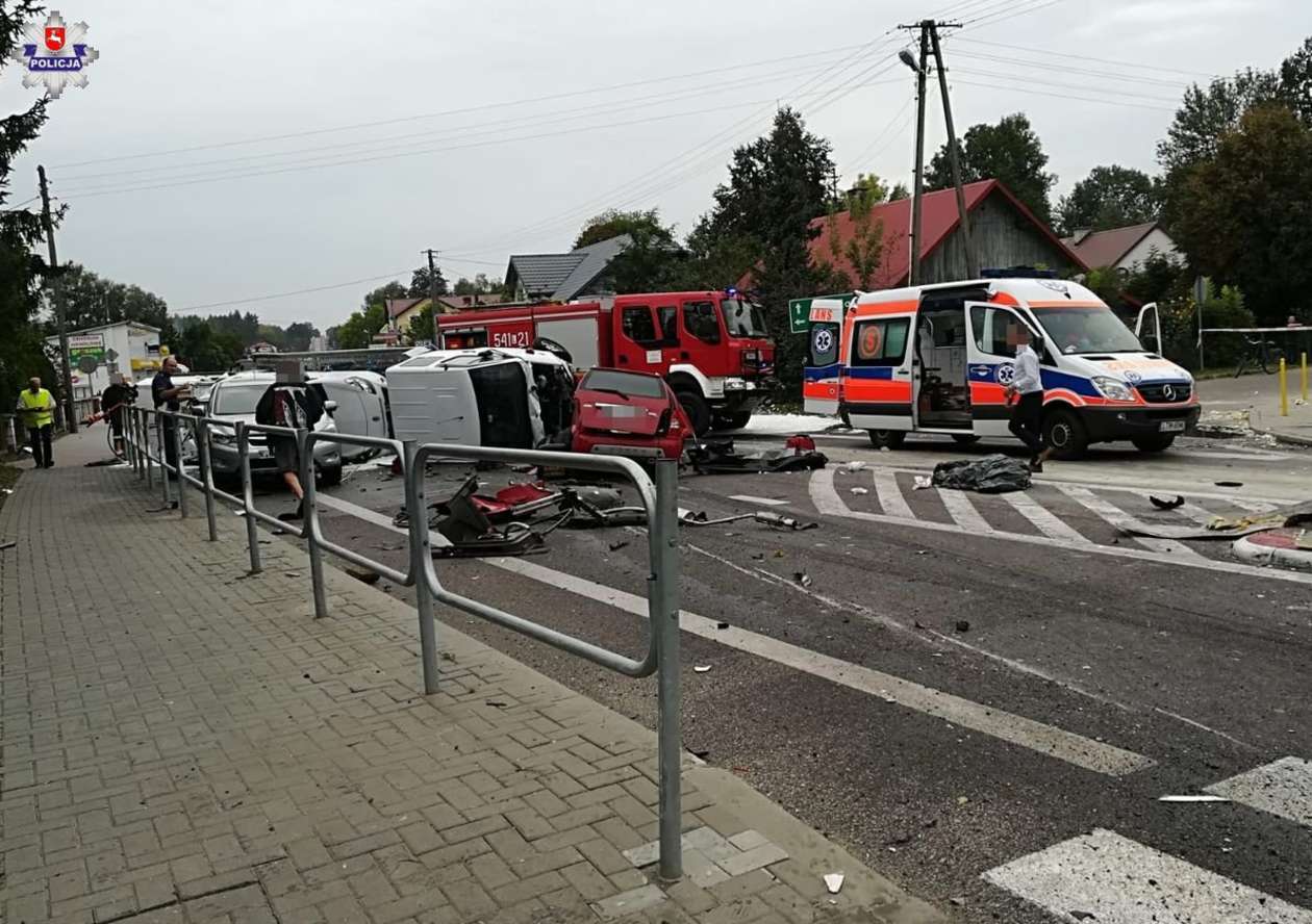  Wypadek w Bełżcu (zdjęcie 6) - Autor: Policja
