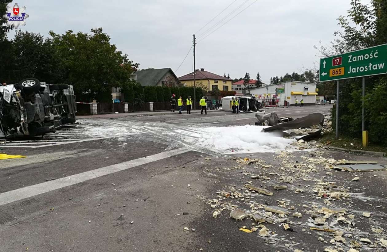  Wypadek w Bełżcu (zdjęcie 4) - Autor: Policja