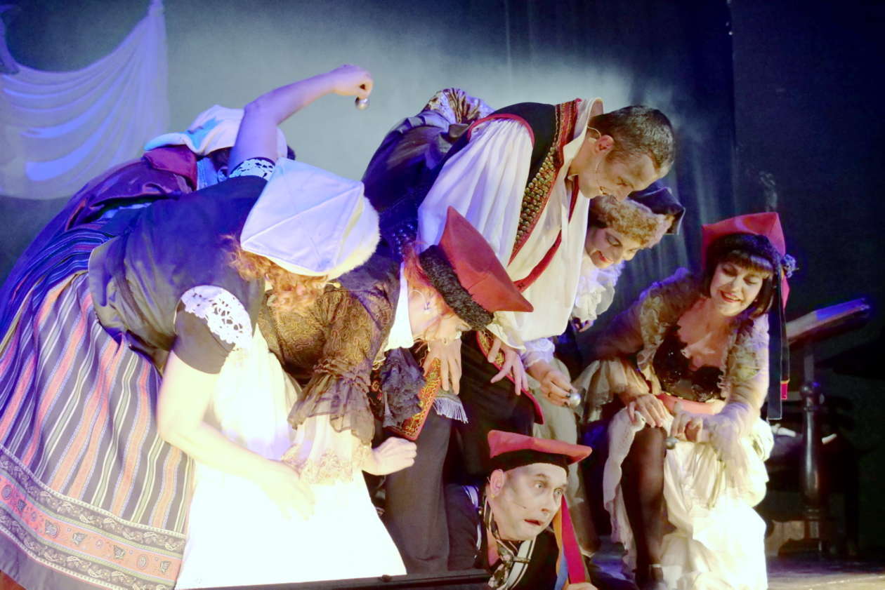  Teatr im. Osterwy: spektakl pt Kram z piosenkami reż. Jerzy Połoński (zdjęcie 11) - Autor: Maciej Kaczanowski