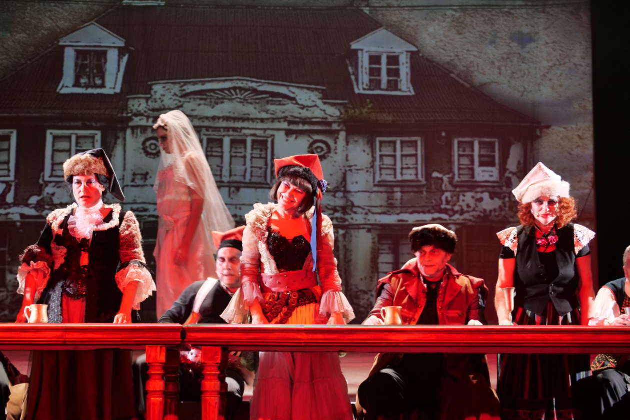 Teatr im. Osterwy: spektakl pt Kram z piosenkami reż. Jerzy Połoński (zdjęcie 18) - Autor: Maciej Kaczanowski