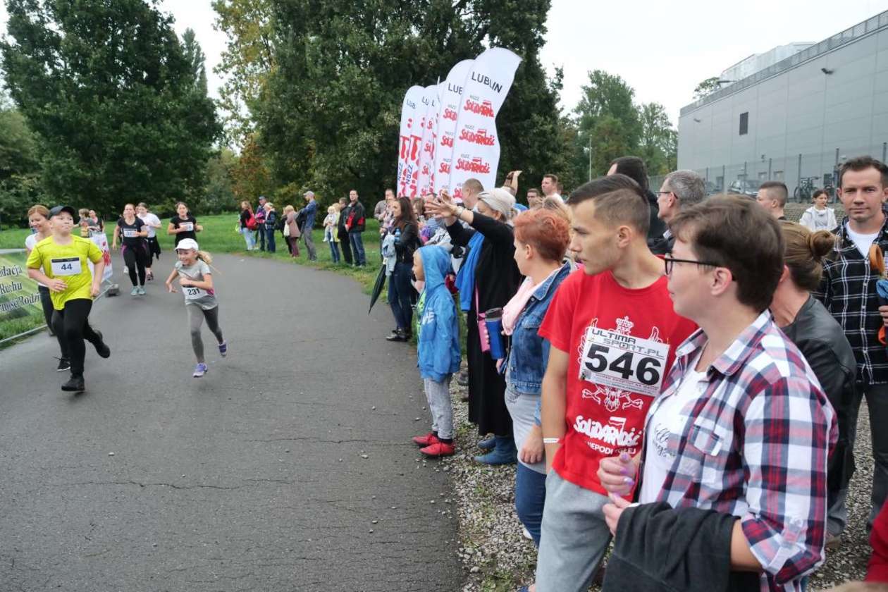  Biegi Solidarności w Parku Ludowym: 3 Mila Pamięci Ofiar Komunizmu  (zdjęcie 40) - Autor: Maciej Kaczanowski
