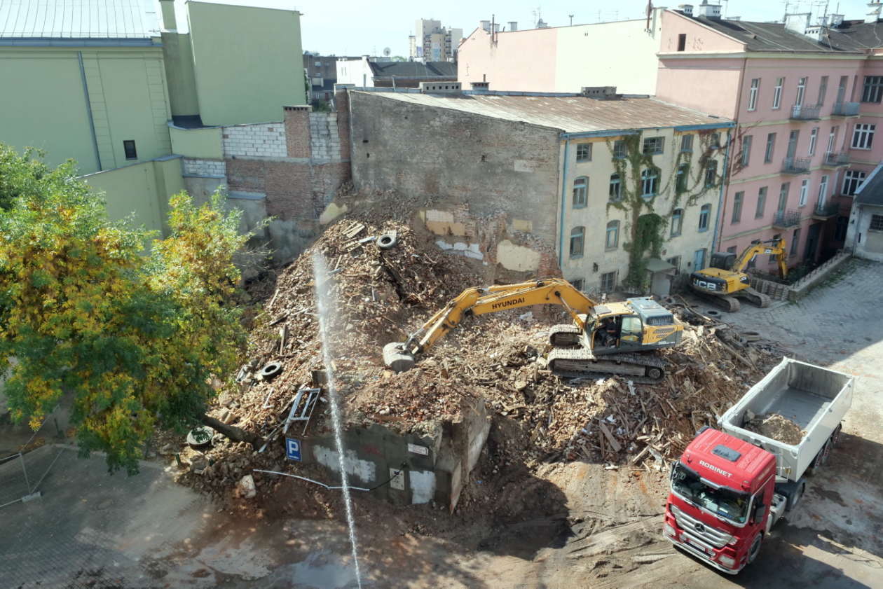  Rozbiórka starych budynków przy ul. Kapucyńskiej (zdjęcie 1) - Autor: Maciej Kaczanowski