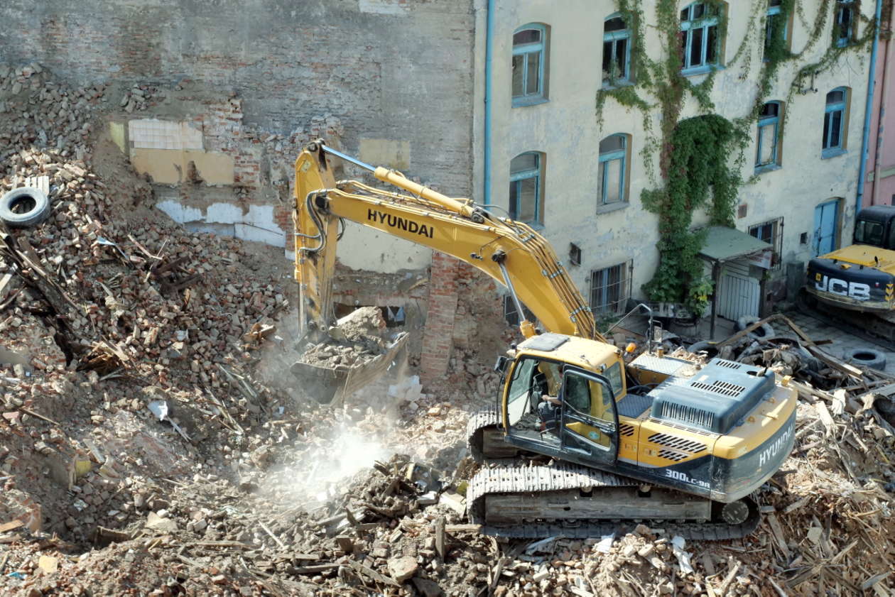  Rozbiórka starych budynków przy ul. Kapucyńskiej (zdjęcie 9) - Autor: Maciej Kaczanowski