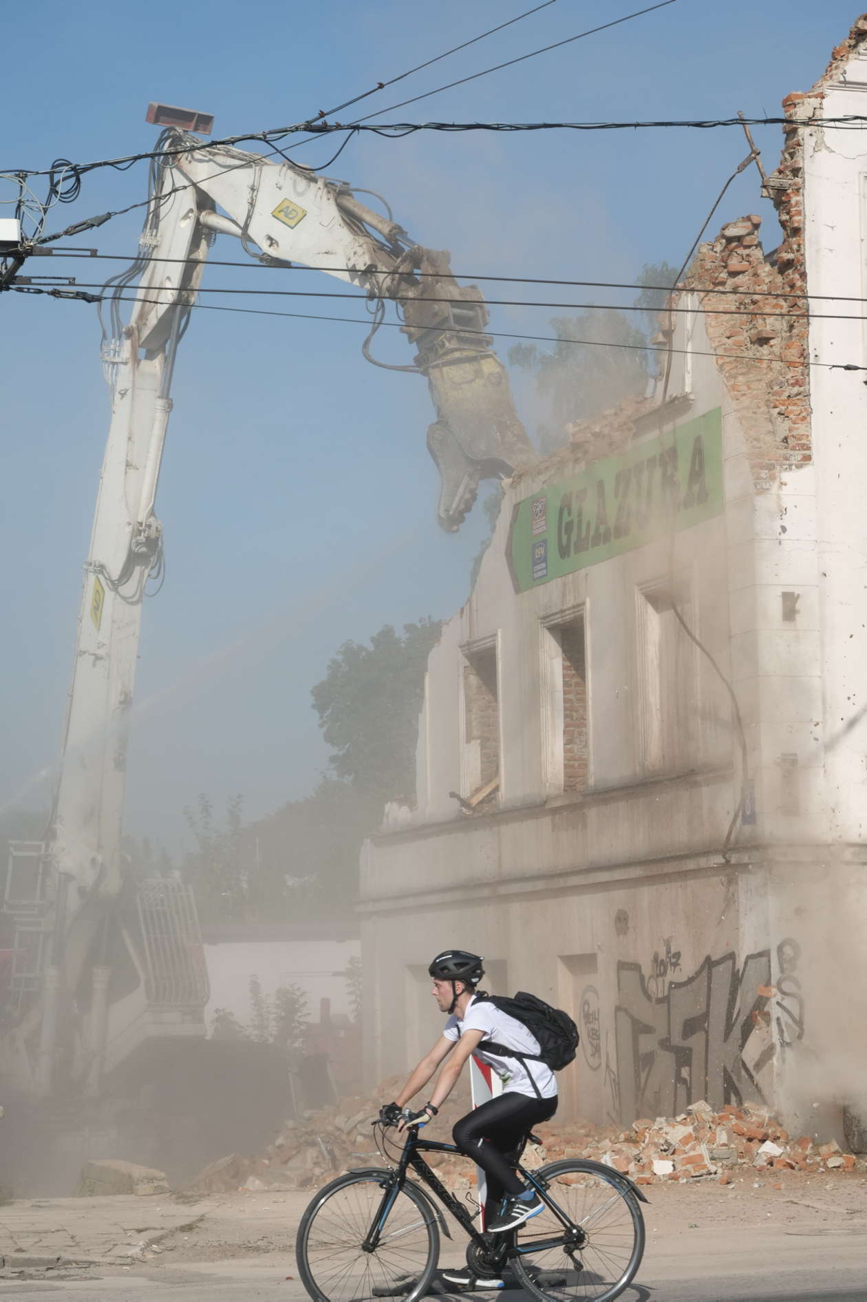  Wyburzanie kamienicy przy ul. Fabrycznej 8 (zdjęcie 12) - Autor: Maciej Kaczanowski