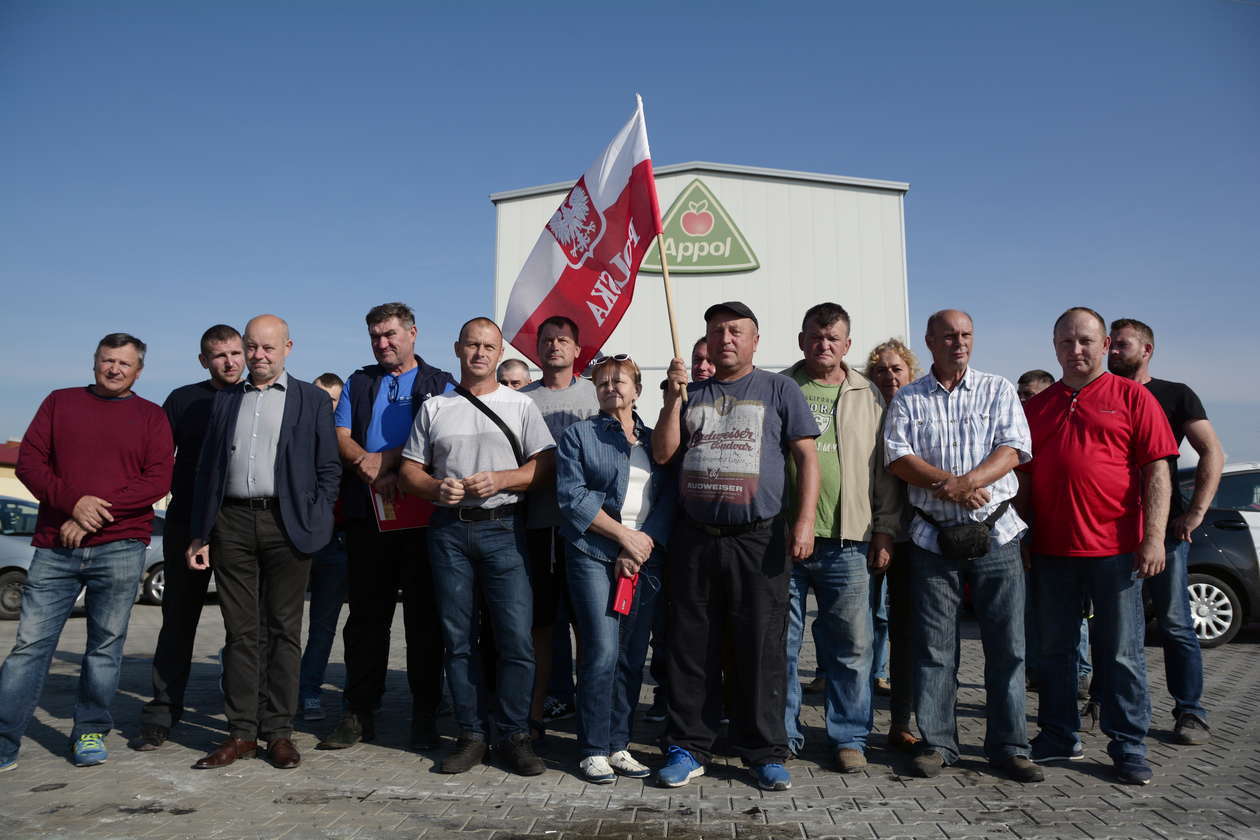 Protest rolników w Lubelskiem. Przyszli pod zakłady przetwórcze - Autor: Krzysztof Mazur