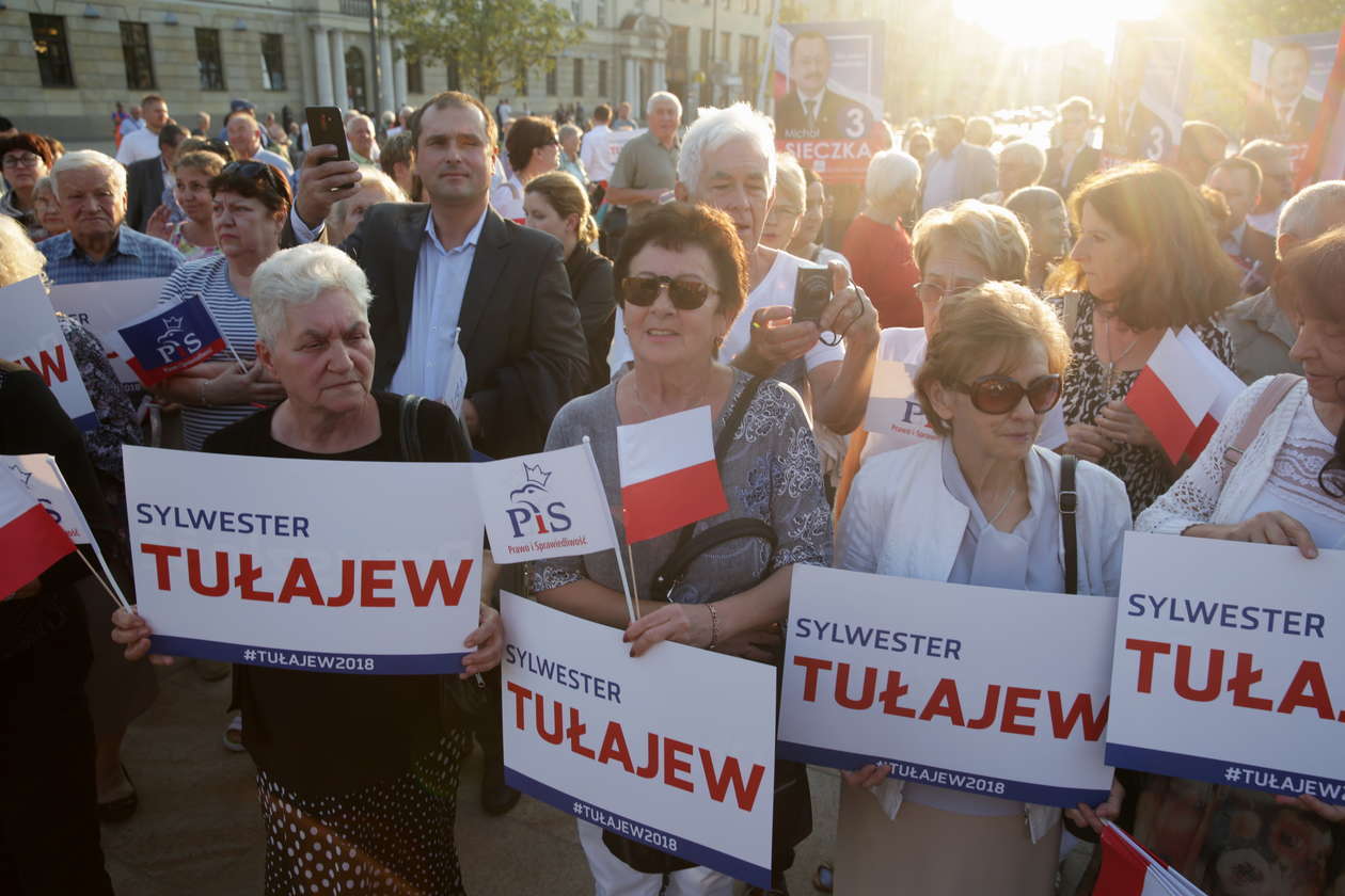 Beata Szydło w Lublinie. Spotkanie z mieszkańcami na placu Litewskim