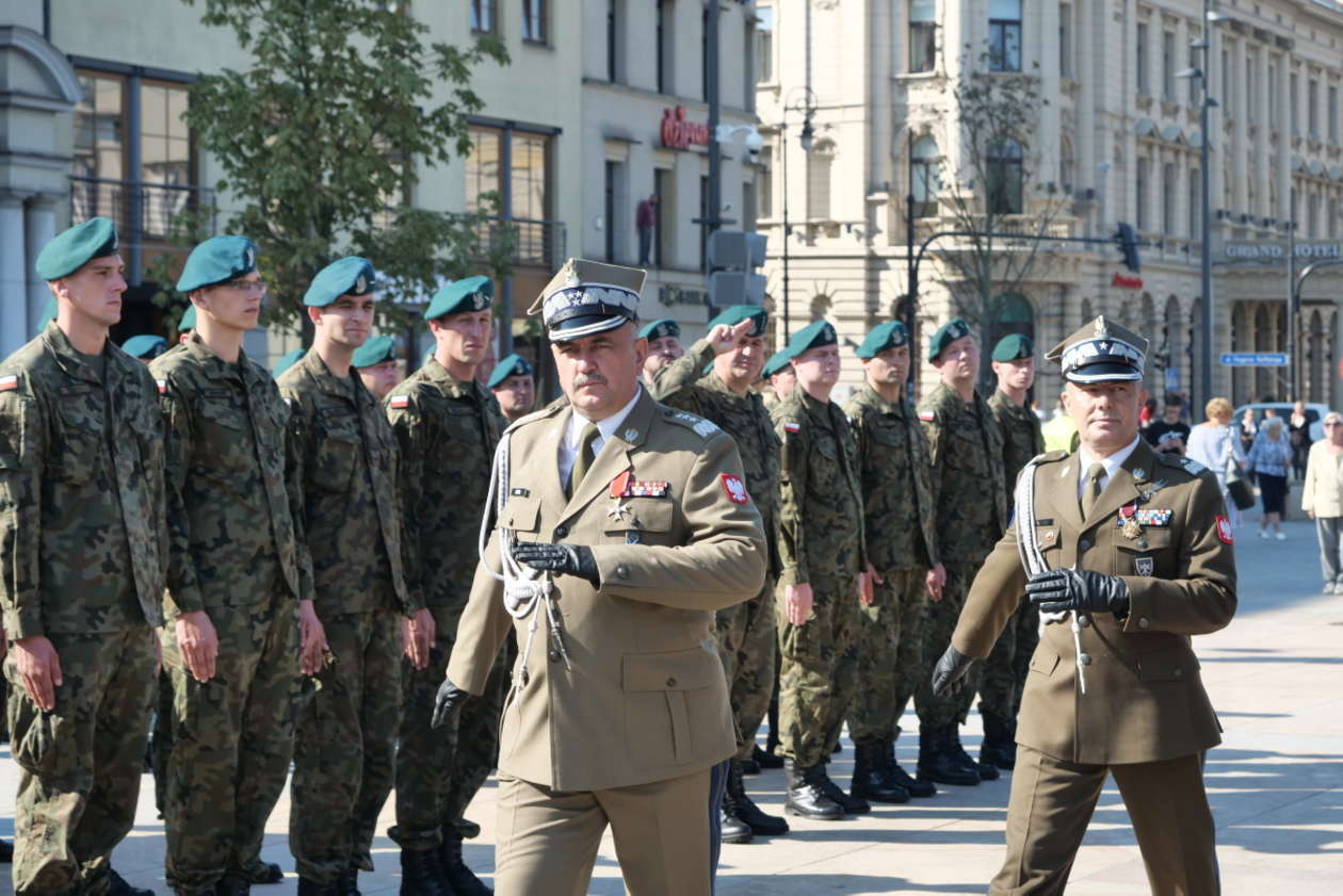  Nowy dowódca i nowy sztandar brygady wielonarodowej (zdjęcie 3) - Autor: Maciej Kaczanowski