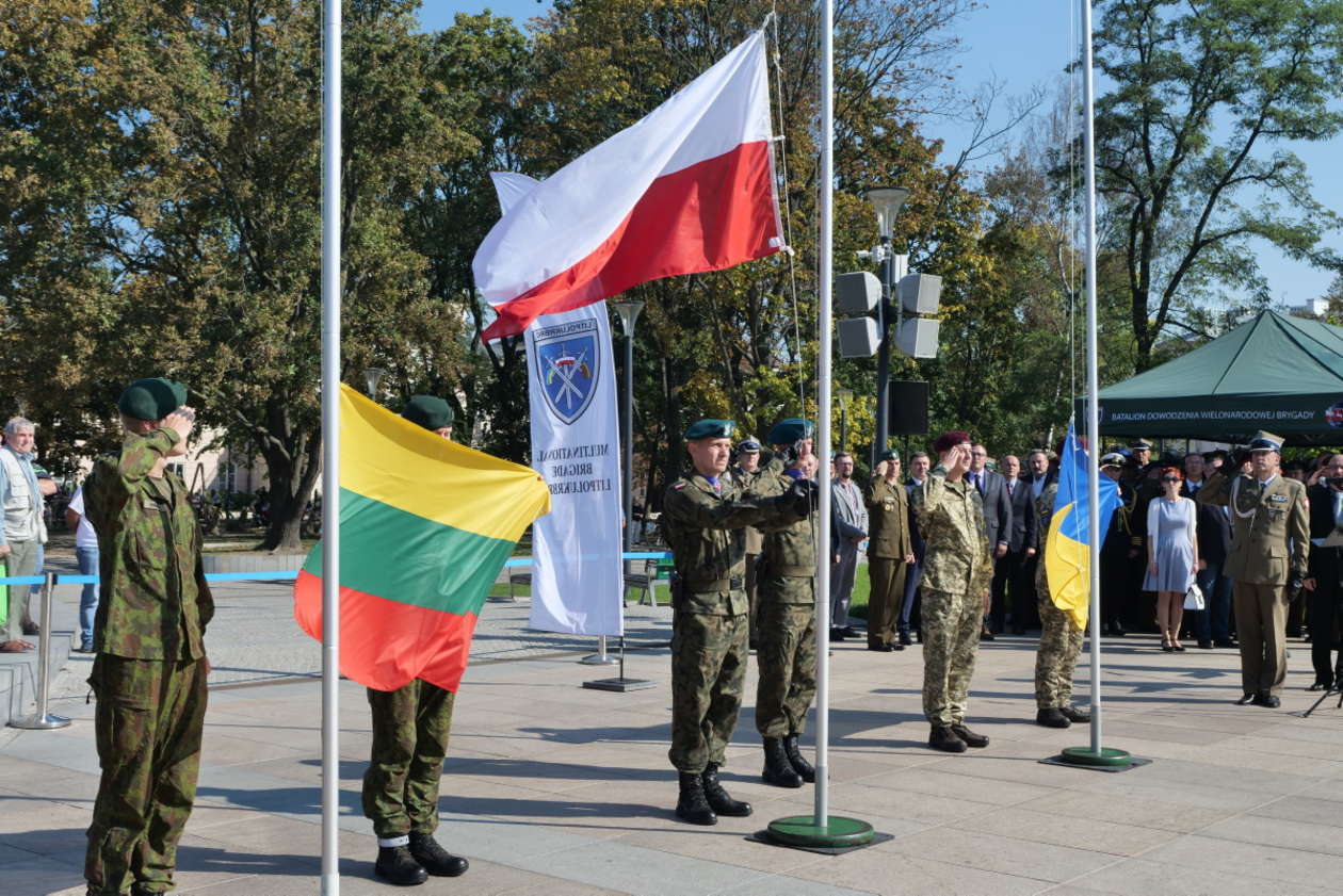  Nowy dowódca i nowy sztandar brygady wielonarodowej (zdjęcie 5) - Autor: Maciej Kaczanowski