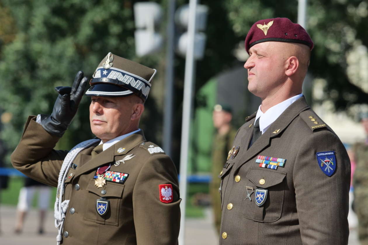  Nowy dowódca i nowy sztandar brygady wielonarodowej (zdjęcie 26) - Autor: Maciej Kaczanowski