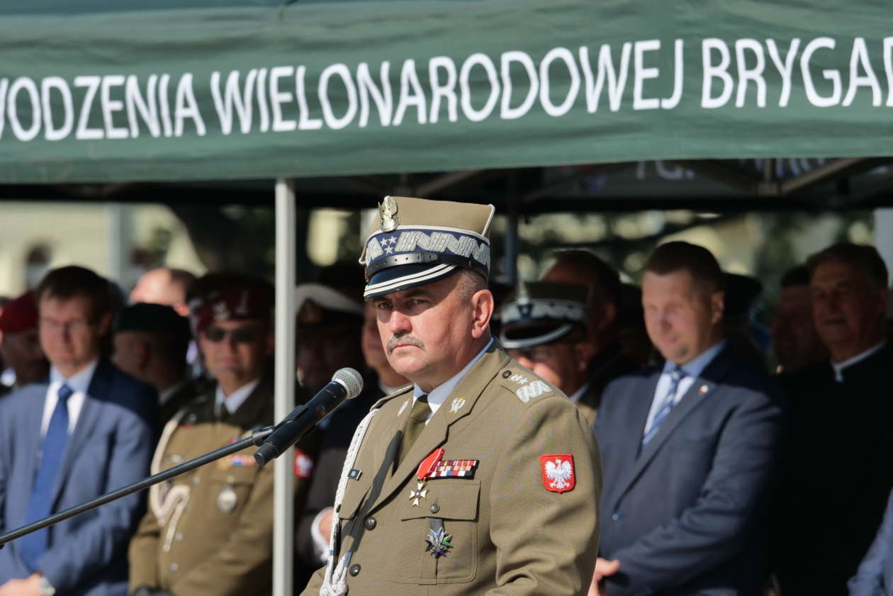  Nowy dowódca i nowy sztandar brygady wielonarodowej (zdjęcie 21) - Autor: Maciej Kaczanowski