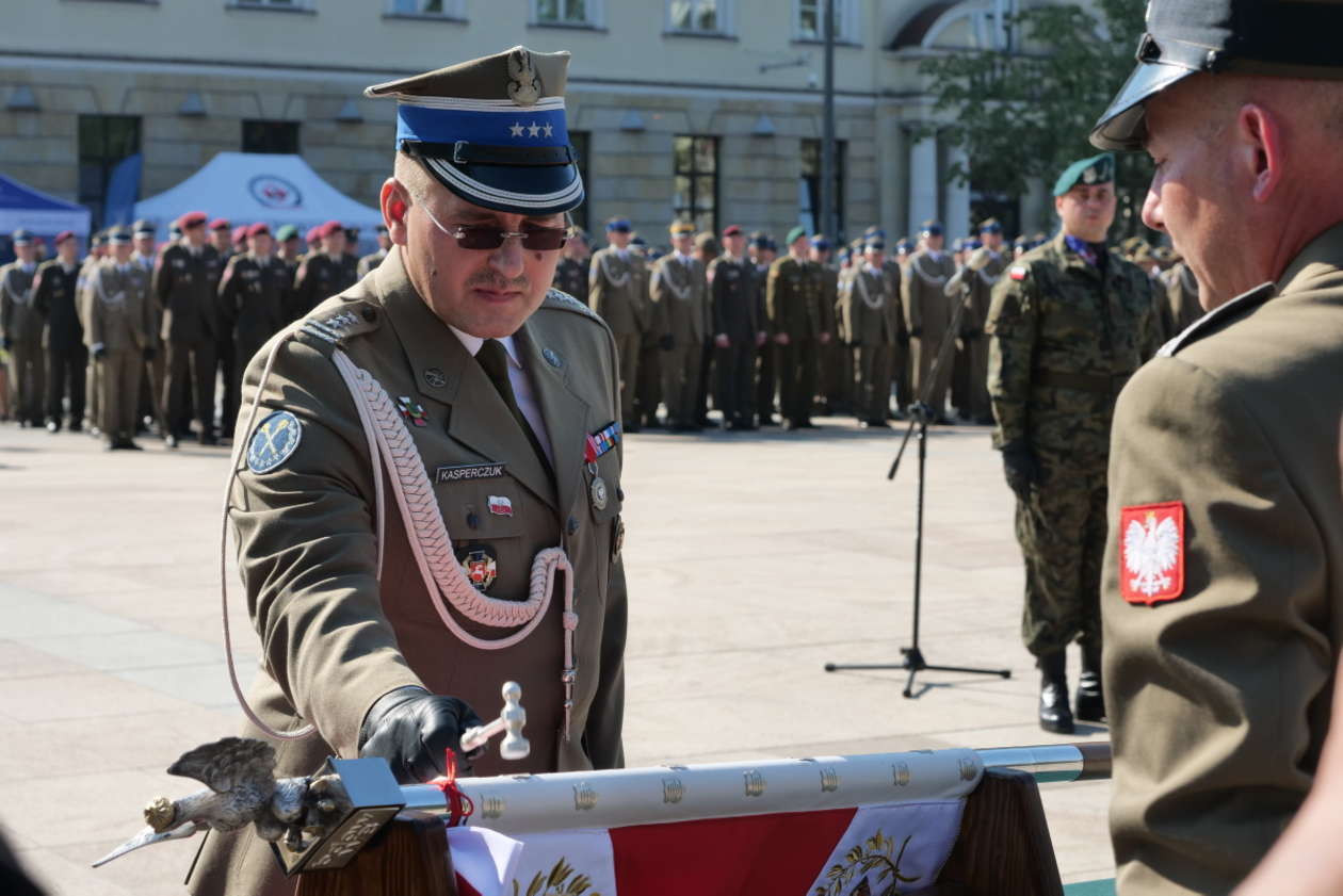  Nowy dowódca i nowy sztandar brygady wielonarodowej (zdjęcie 14) - Autor: Maciej Kaczanowski