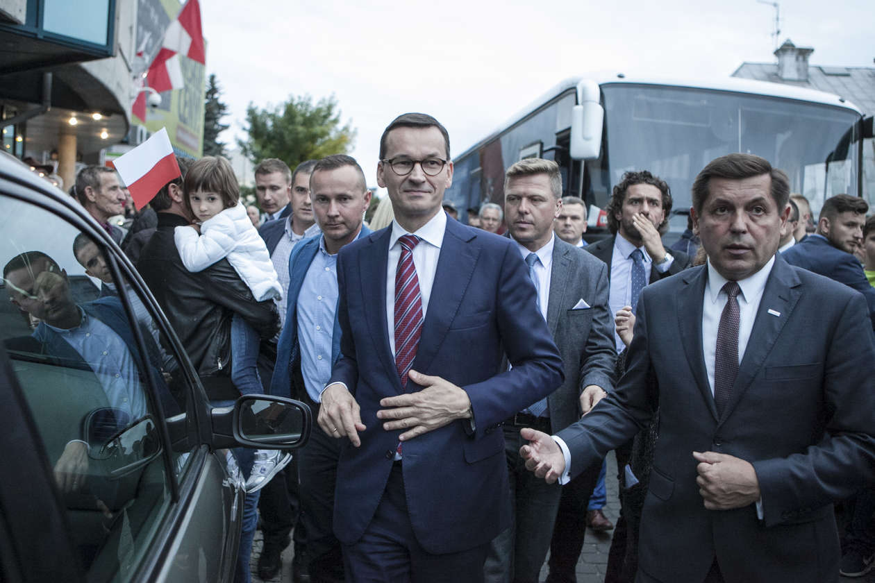  Premier Mateusz Morawiecki w Lubartowie (zdjęcie 9) - Autor: Jacek Szydłowski