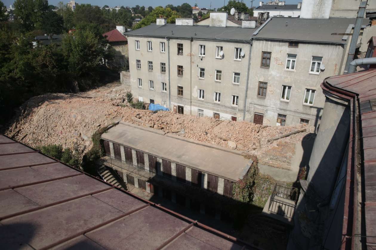  Rozbiórka kamienicy przy ul. Zamojskiej w Lublinie (zdjęcie 14) - Autor: Krzysztof Mazur