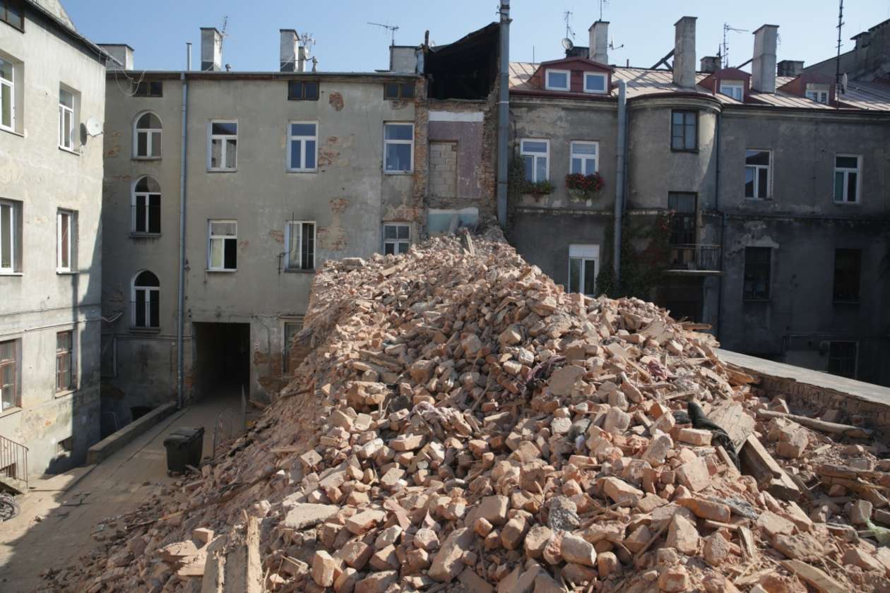  Rozbiórka kamienicy przy ul. Zamojskiej w Lublinie (zdjęcie 6) - Autor: Krzysztof Mazur