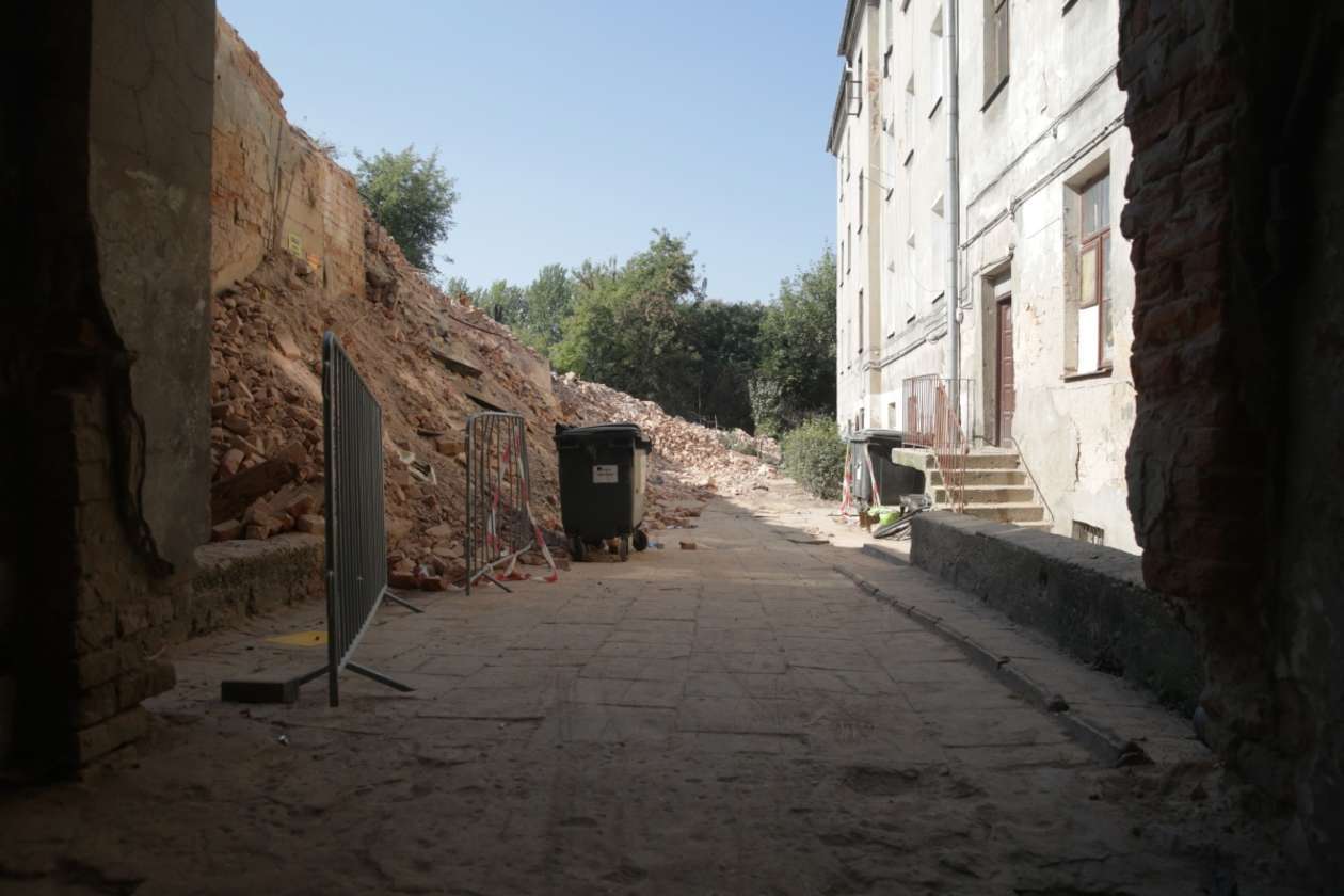  Rozbiórka kamienicy przy ul. Zamojskiej w Lublinie (zdjęcie 12) - Autor: Krzysztof Mazur