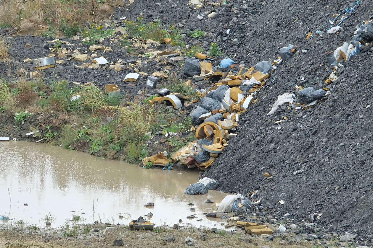 Wólka Rokicka: Mieszkańcy boją się nielegalnych śmieci - Autor: Maciej Kaczanowski