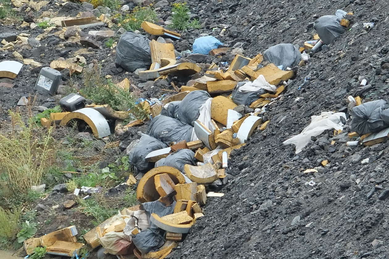  Wólka Rokicka: Mieszkańcy boją się nielegalnych śmieci (zdjęcie 7) - Autor: Maciej Kaczanowski