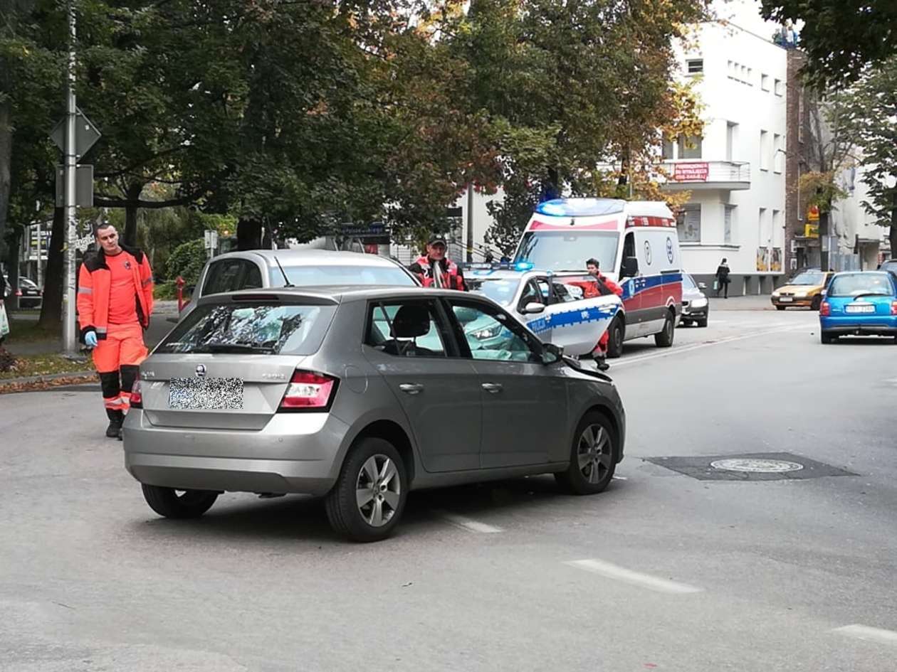  Wypadek na skrzyżowaniu ul. Skłodowskiej i Akademickiej w Lublinie (zdjęcie 4) - Autor: Tomasz Maciuszczak