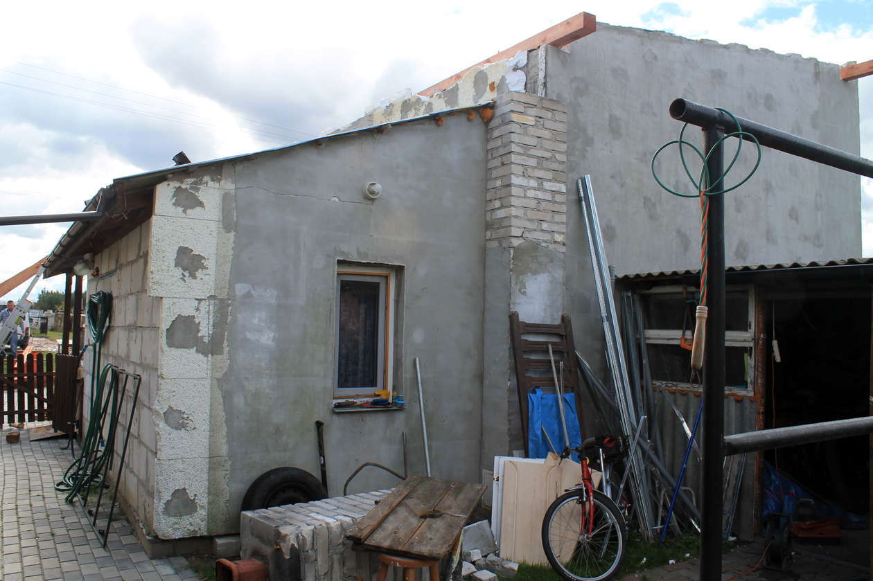  Poniedziałkowa nawałnica zniszczyła im dach (zdjęcie 3) - Autor: Radosław Szczęch