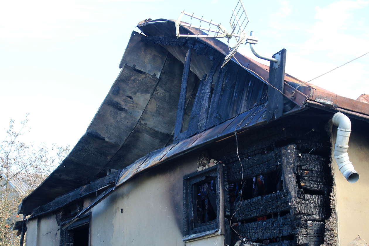  Pożar w Kurowie, spłonął dom (zdjęcie 4) - Autor: Radosław Szczęch