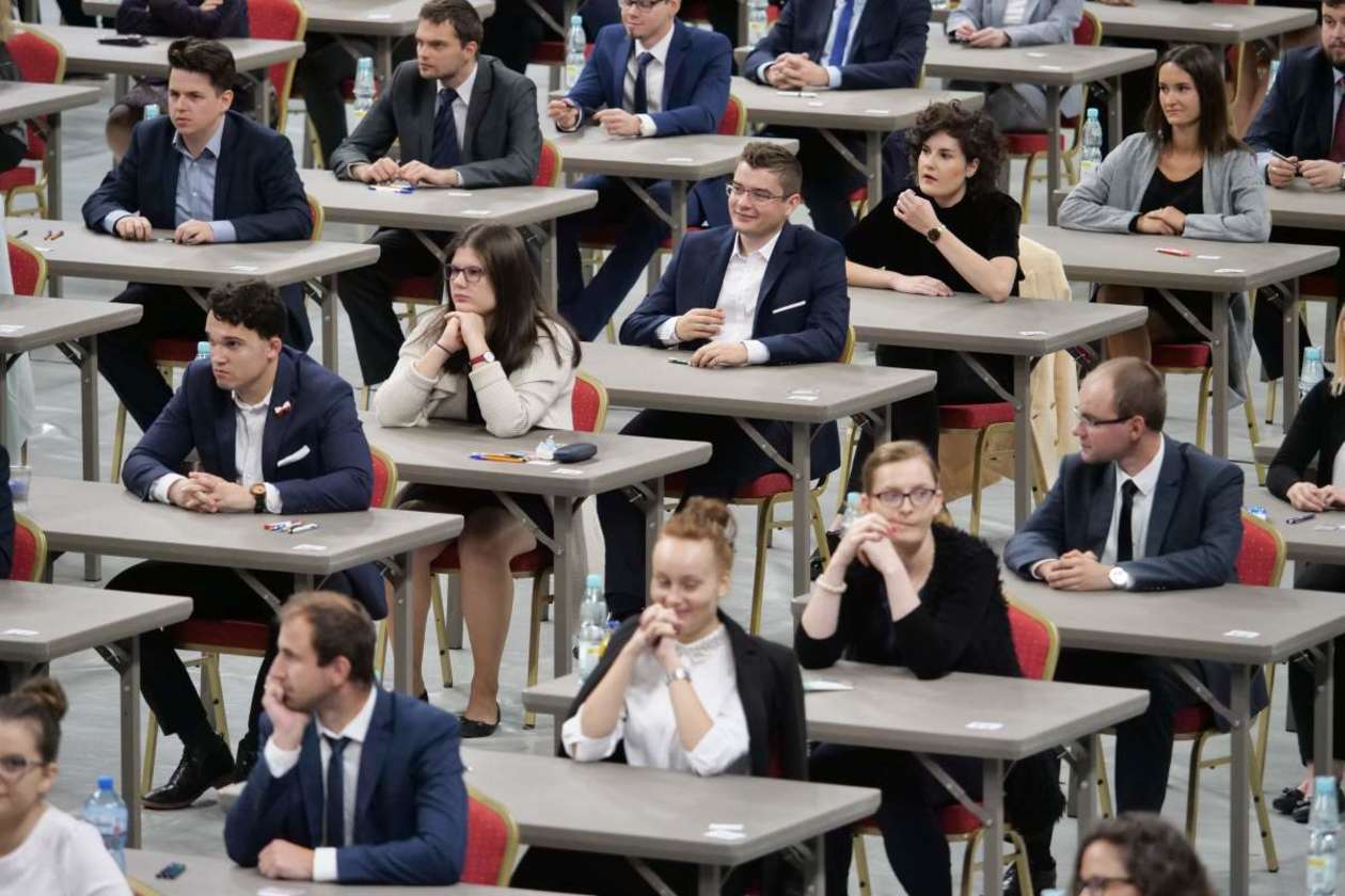  Egzamin wstępny na aplikację radcowską w hali MOSiR Globus (zdjęcie 44) - Autor: Maciej Kaczanowski