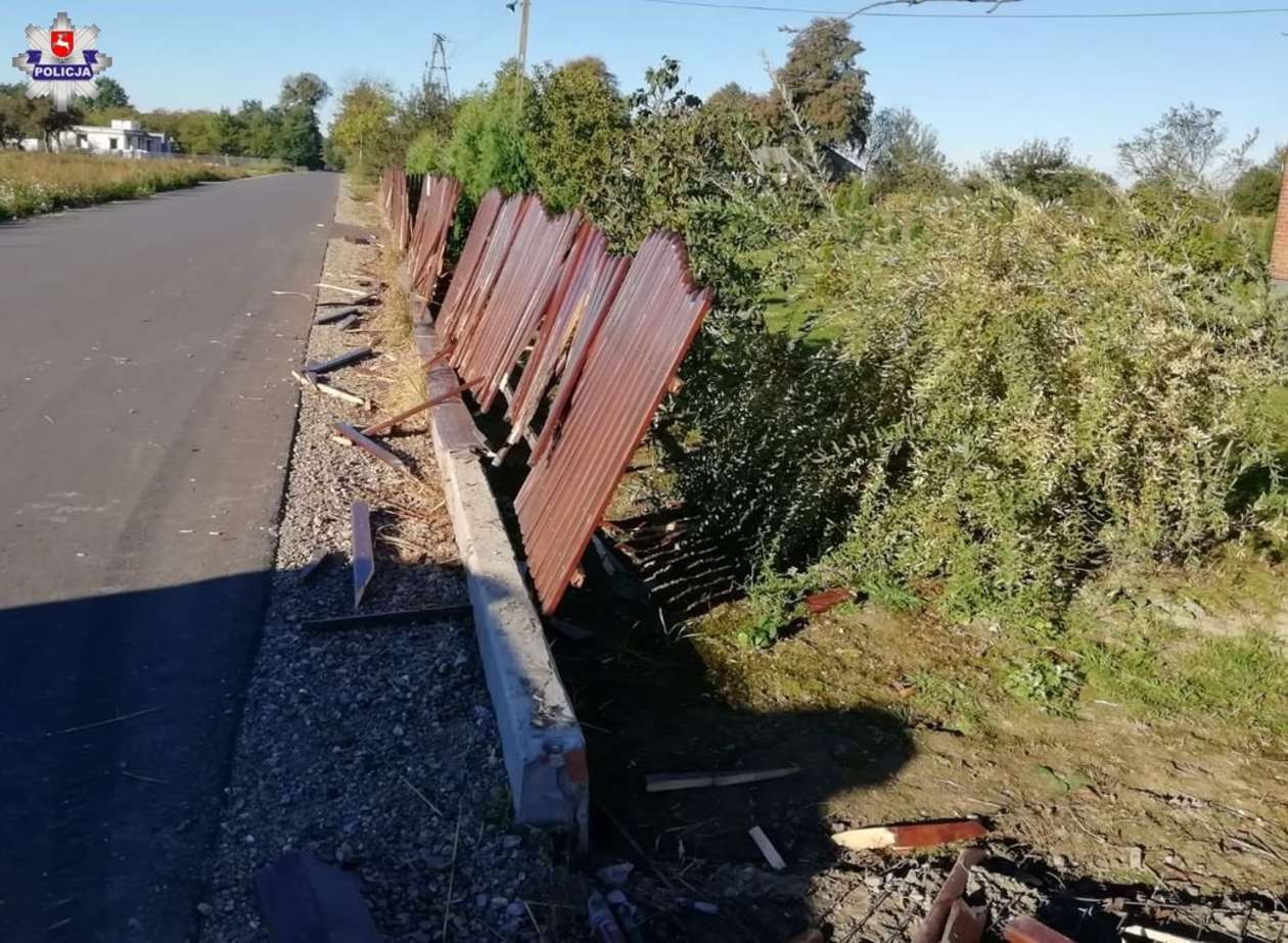 Dębowiec: Pijany kierowca staranował ogrodzenie i uciekł - Autor: policja