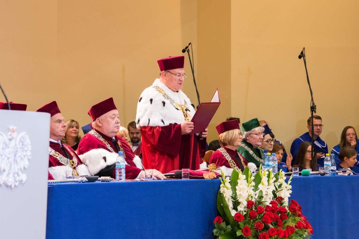  Uniwersytet Medyczny w Lublinie. Premier Morawiecki na inauguracji roku akademickiego  (zdjęcie 7) - Autor: Krzysztof Mazur