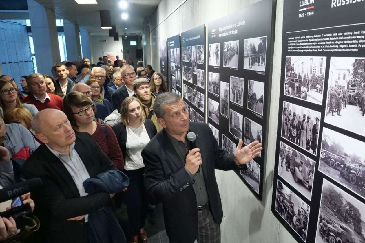  Otwarcie wystawy fotograficznej pt. Lublin 1939 - 1944 (zdjęcie 1) - Autor: Maciej Kaczanowski