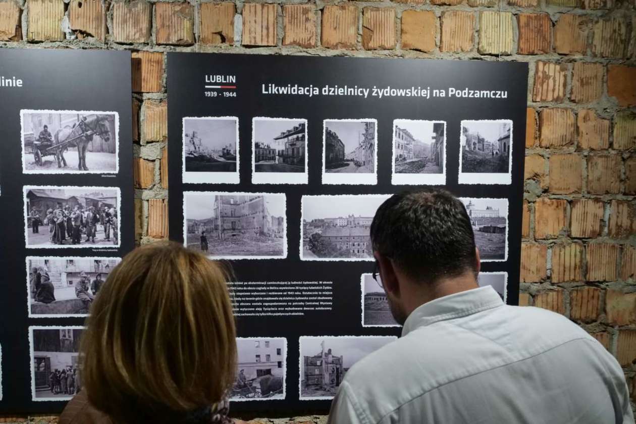  Otwarcie wystawy fotograficznej pt. Lublin 1939 - 1944 (zdjęcie 4) - Autor: Maciej Kaczanowski