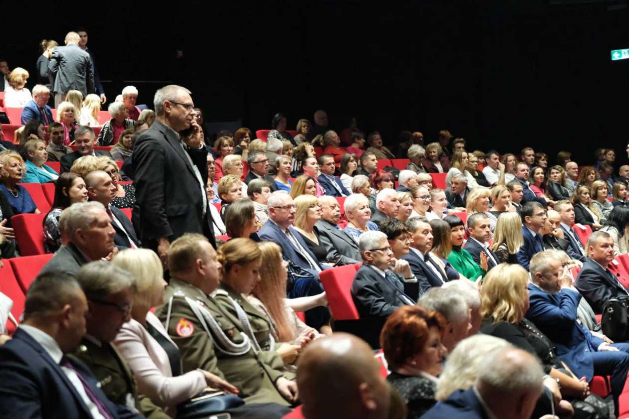  Prezydent Andrzej Duda na koncercie zespołu Mazowsze w CSK (zdjęcie 5) - Autor: Maciej Kaczanowski