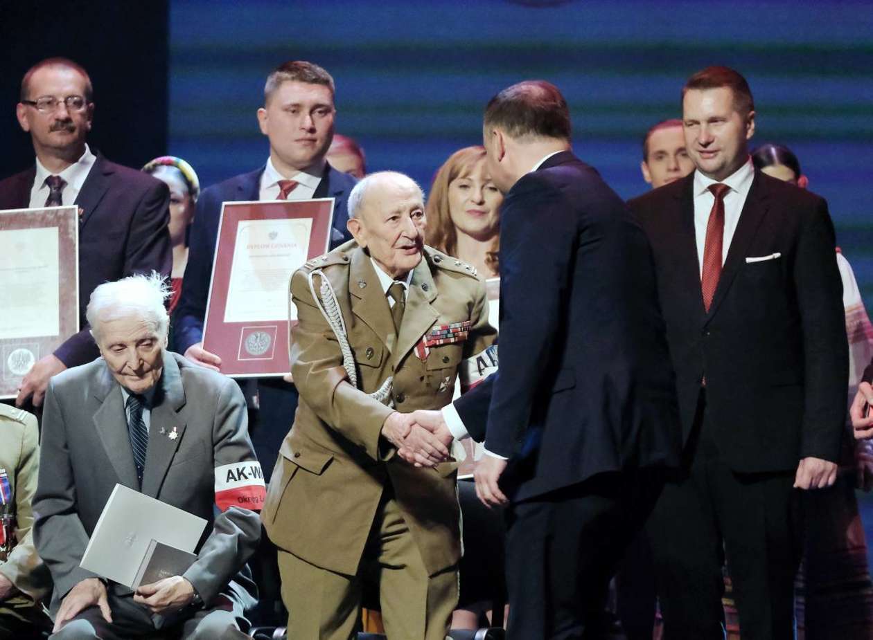 Prezydent Andrzej Duda na koncercie zespołu Mazowsze w CSK - Autor: Maciej Kaczanowski