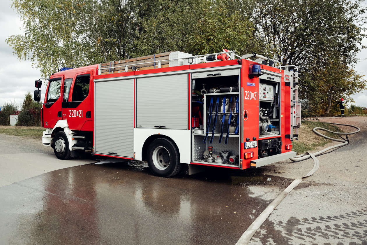  Lublin: Wjechała w skrzynkę gazową, doszło do pożaru (zdjęcie 17) - Autor: Krzysztof Mazur