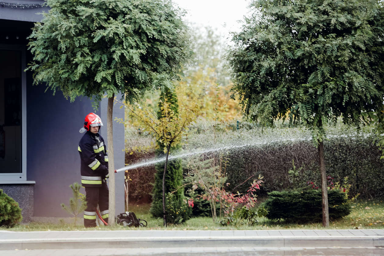  Lublin: Wjechała w skrzynkę gazową, doszło do pożaru (zdjęcie 15) - Autor: Krzysztof Mazur