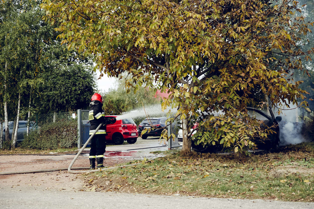  Lublin: Wjechała w skrzynkę gazową, doszło do pożaru (zdjęcie 7) - Autor: Krzysztof Mazur