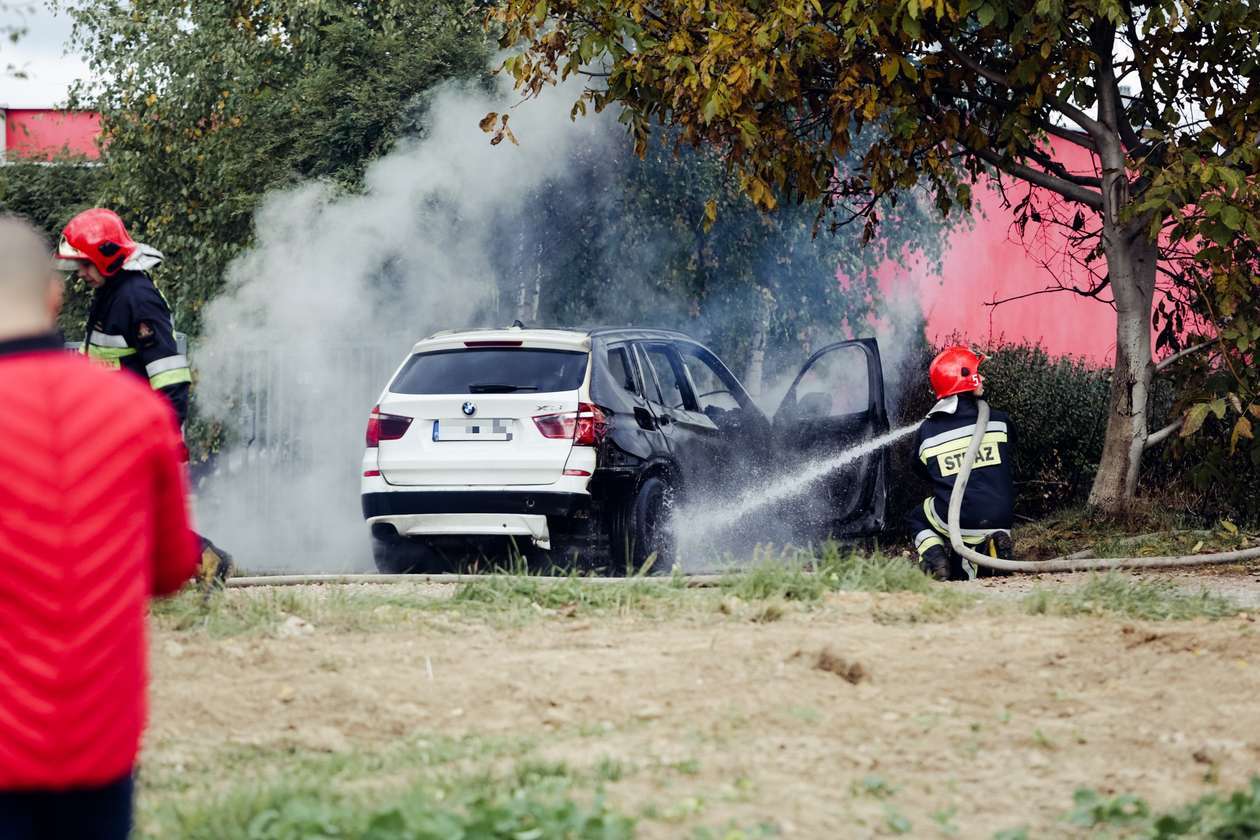  Lublin: Wjechała w skrzynkę gazową, doszło do pożaru (zdjęcie 26) - Autor: Krzysztof Mazur