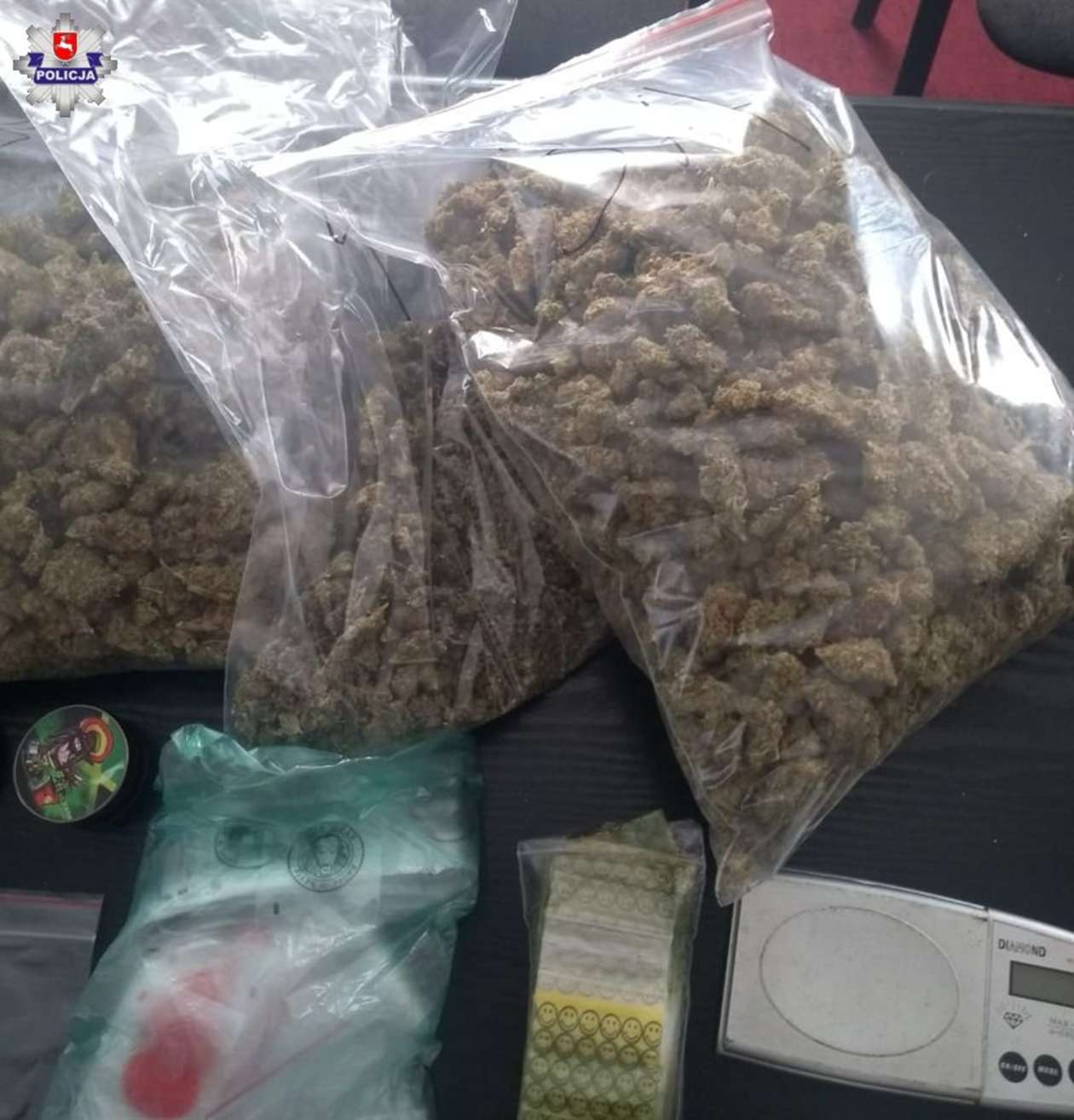  Policjanci zabezpieczyli blisko kilogram narkotyków (zdjęcie 4) - Autor: Policja
