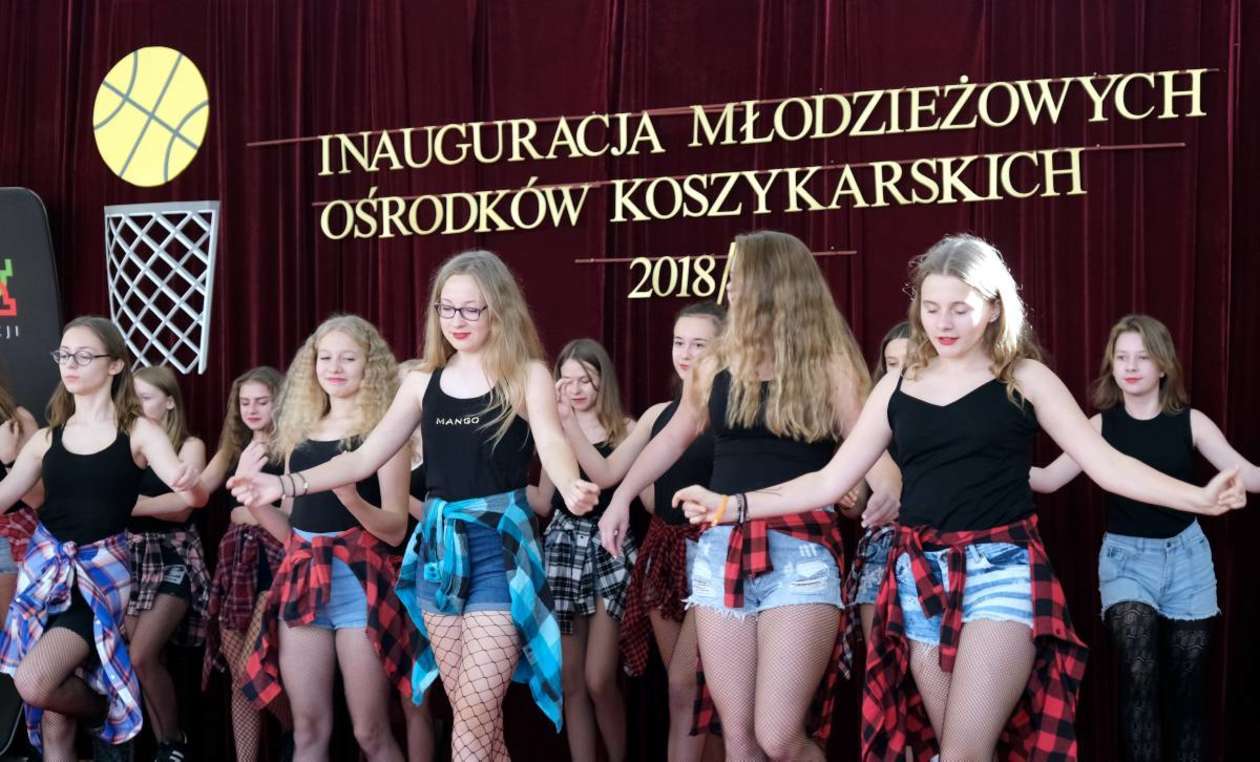  Inauguracja Młodzieżowych Ośrodków Koszykarskich w zespole szkół przy ul. Radzyńskiej (zdjęcie 18) - Autor: Maciej Kaczanowski