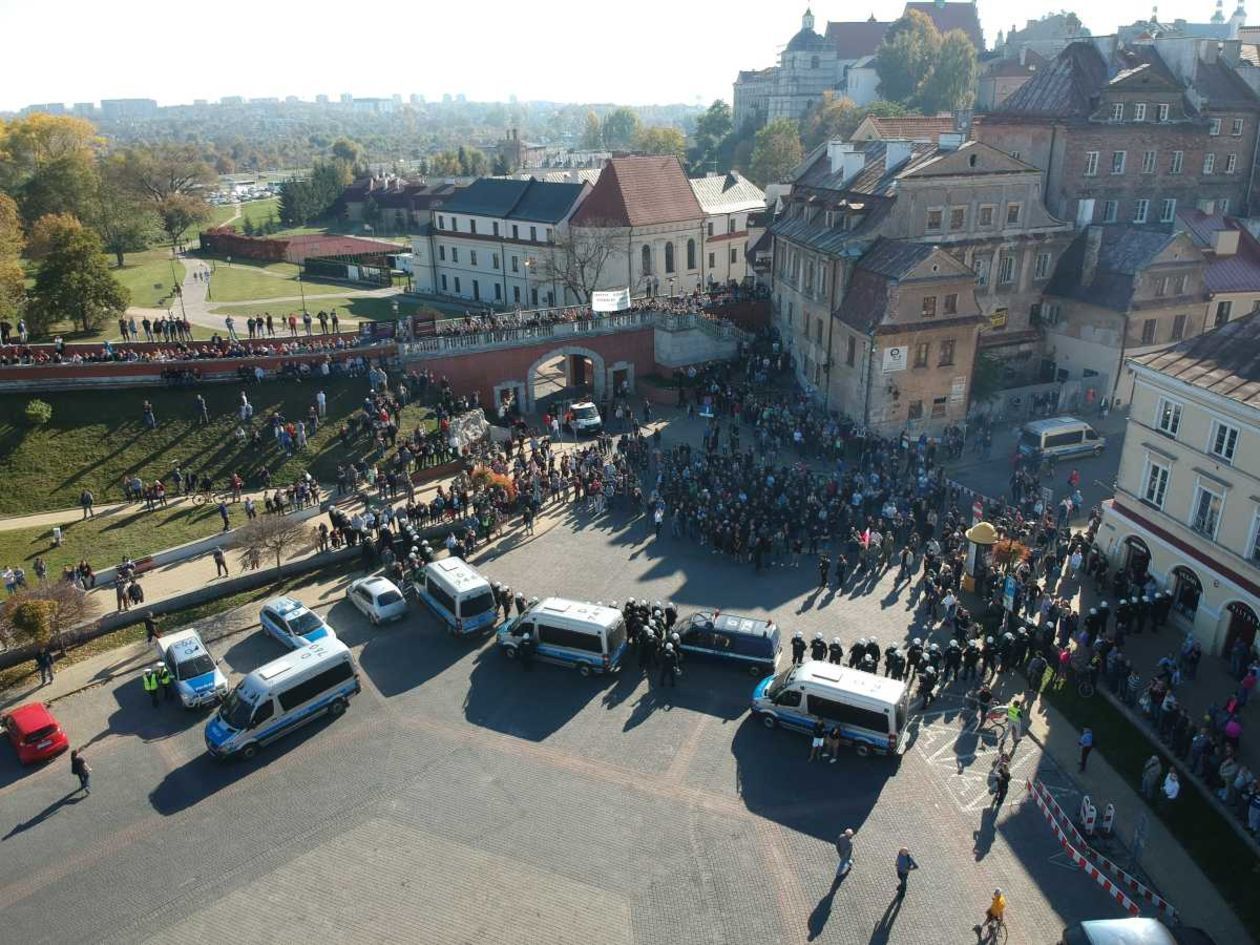  Marsz Równości i kontrmanifestacja w Lublinie zdjęcia z drona (zdjęcie 23) - Autor: Maciej Kaczanowski