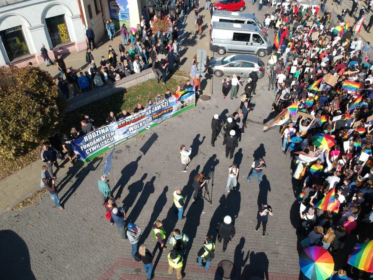  Marsz Równości i kontrmanifestacja w Lublinie zdjęcia z drona (zdjęcie 20) - Autor: Maciej Kaczanowski