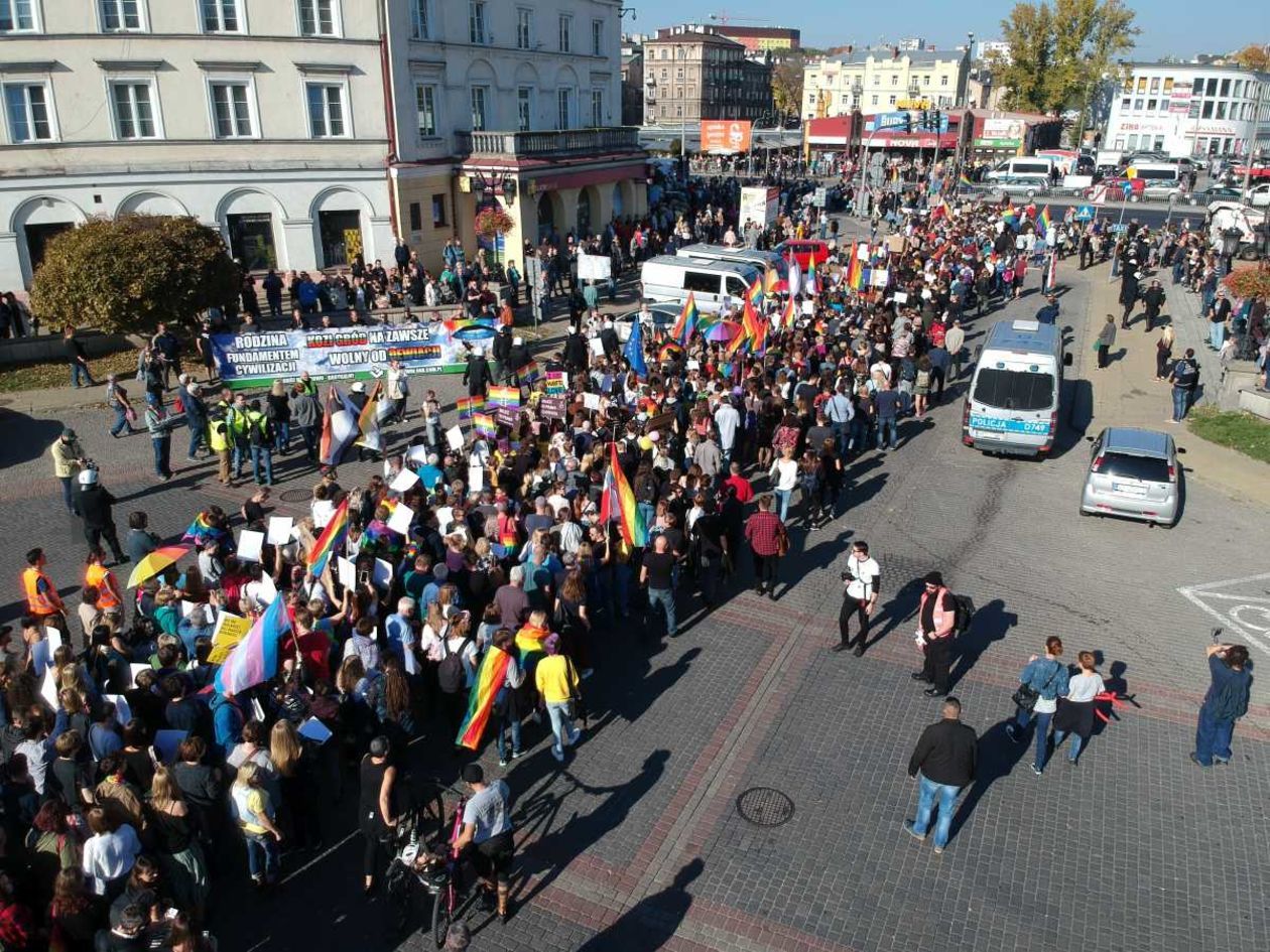  Marsz Równości i kontrmanifestacja w Lublinie zdjęcia z drona (zdjęcie 16) - Autor: Maciej Kaczanowski